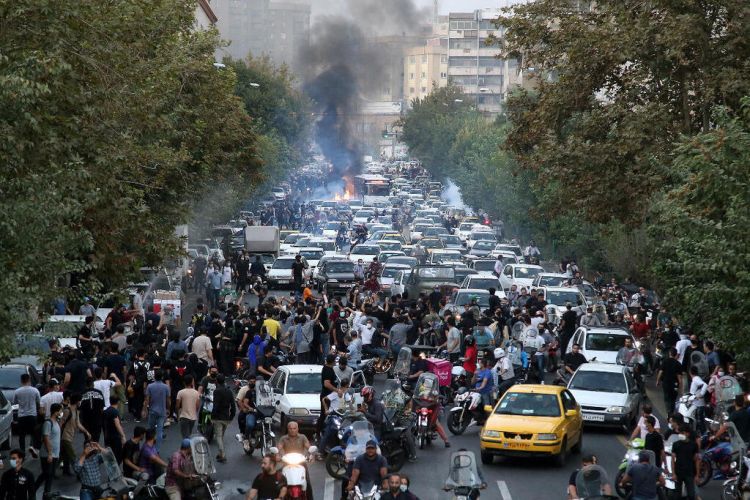 המחאה באיראן מתפשטת, סימנים ללחץ בשלטון