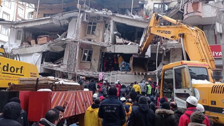 רעידת אדמה אדירה היכתה הלילה בטורקיה ובסוריה