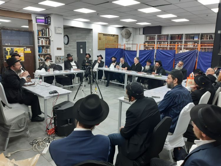 בבת ים נערך מידי ערב כינוס תורה בחול המועד
