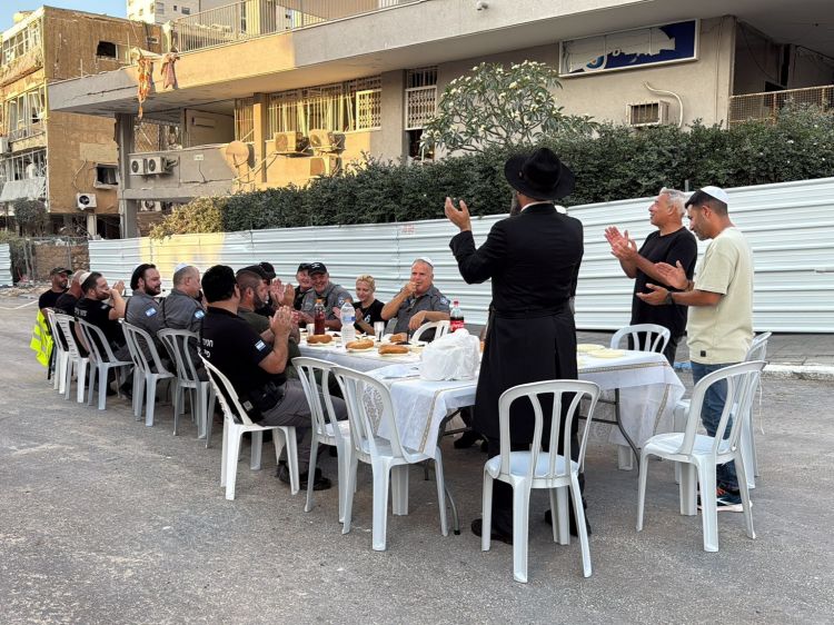 בת ים: השליח בקבלת שבת עם הכוחות בשטח