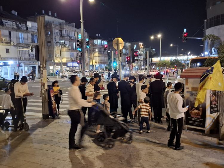 בני ברק: מעמד קידוש לבנה מרכזי ברחובה של עיר