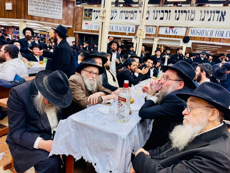 התוועדות ט׳- י׳ כסליו- חג הגאולה בבית משיח