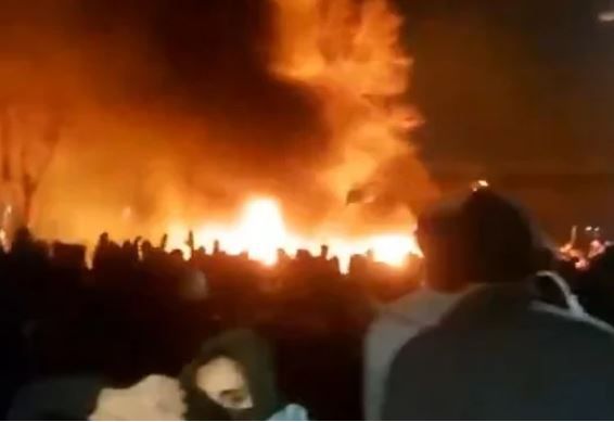 איראן רועדת: מחאות, דיכוי אלים והיערכות אמריקנית לתקיפה