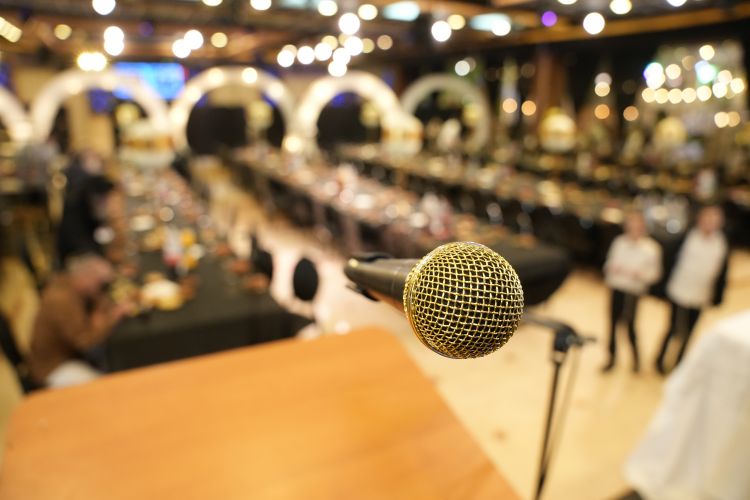 רגע לפני: האולם ערוך לקליטת הקהל