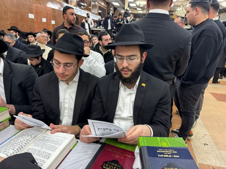 גלריה: מוצאי שבת עם אלפי האורחים ב770