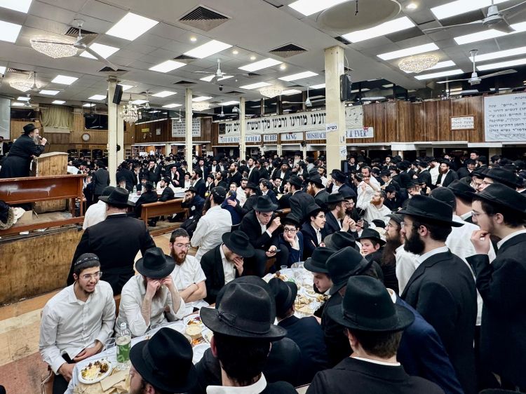 ב770 חגגו בשמחה בהתוועדות י"א ניסן