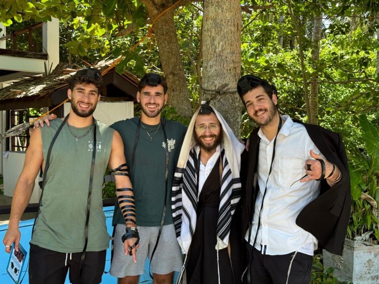 "קפצו מהגשר למים ונעצרו": הדרמה בפיליפינים והמסירות של השליח