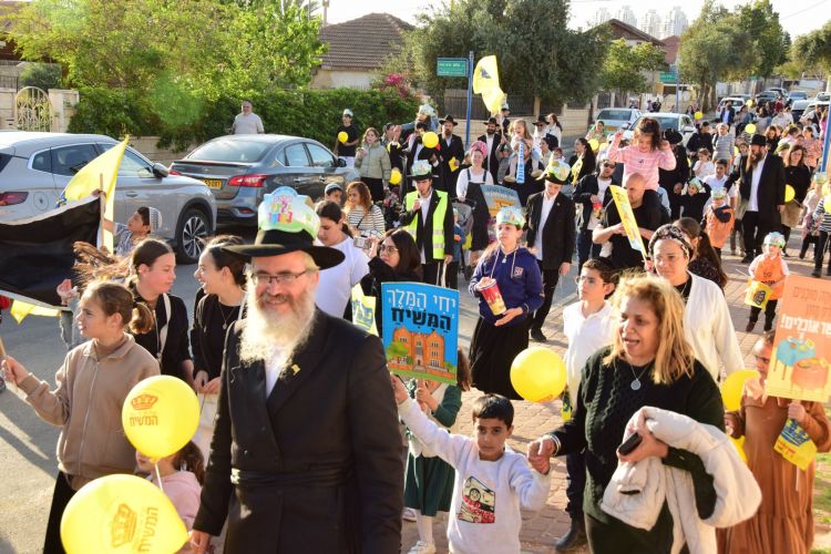 מאות בתהלוכת ל״ג בעומר המרכזית בבאר שבע