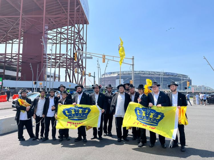 לא עוצרים: פעילות בגמר המונדיאל עם אלפי יהודים