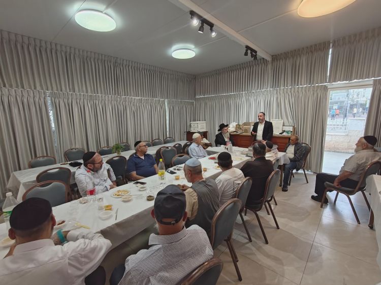 גשם של ברכה בחולון: בוקר חגיגי בכולל "תפארת זקנים - לוי יצחק" בג׳סי כהן