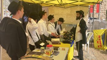פעילות משיח בתשעה באב ליד שריד בית המקדש