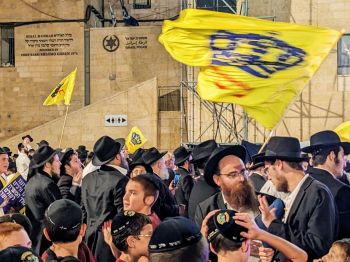 בהכנסת ספר התורה, כולנו רוצים גאולה / הרב מנחם ישראלי