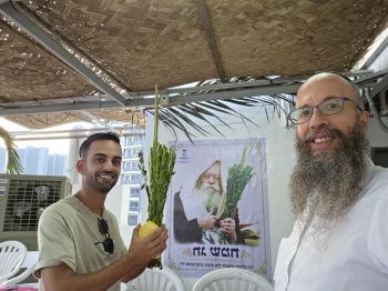 מעצמה של שמחה: חגי תשרי ב־8 בתי חב״ד בפיליפינים