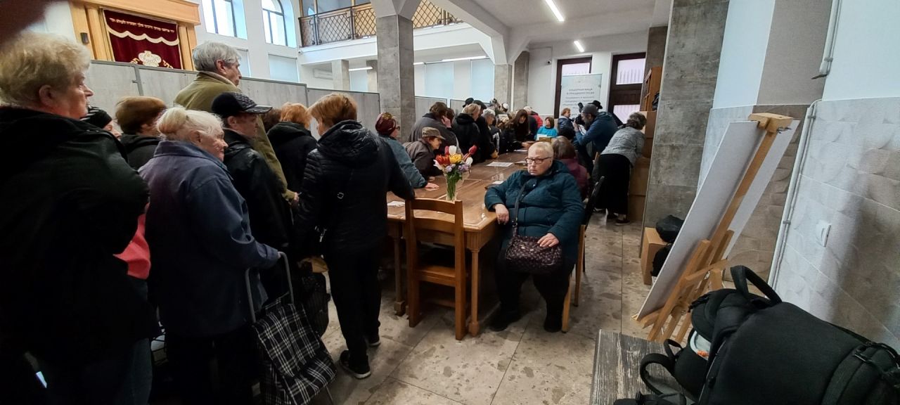 מאות סלי מזון לפסח בקישינב מולדובה