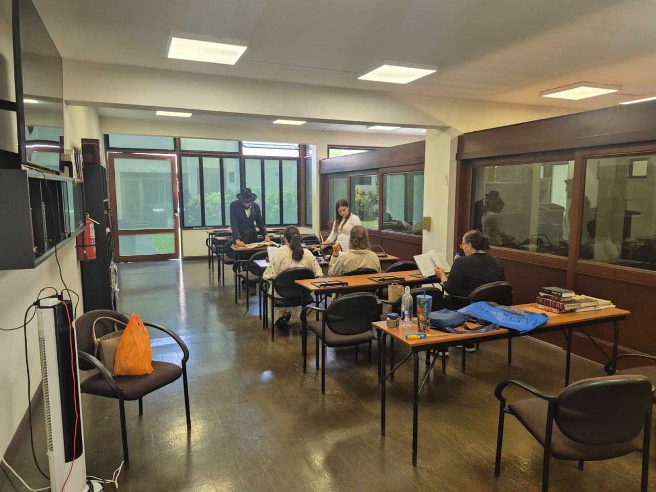 קריאות מגילה לאורך שעות היום