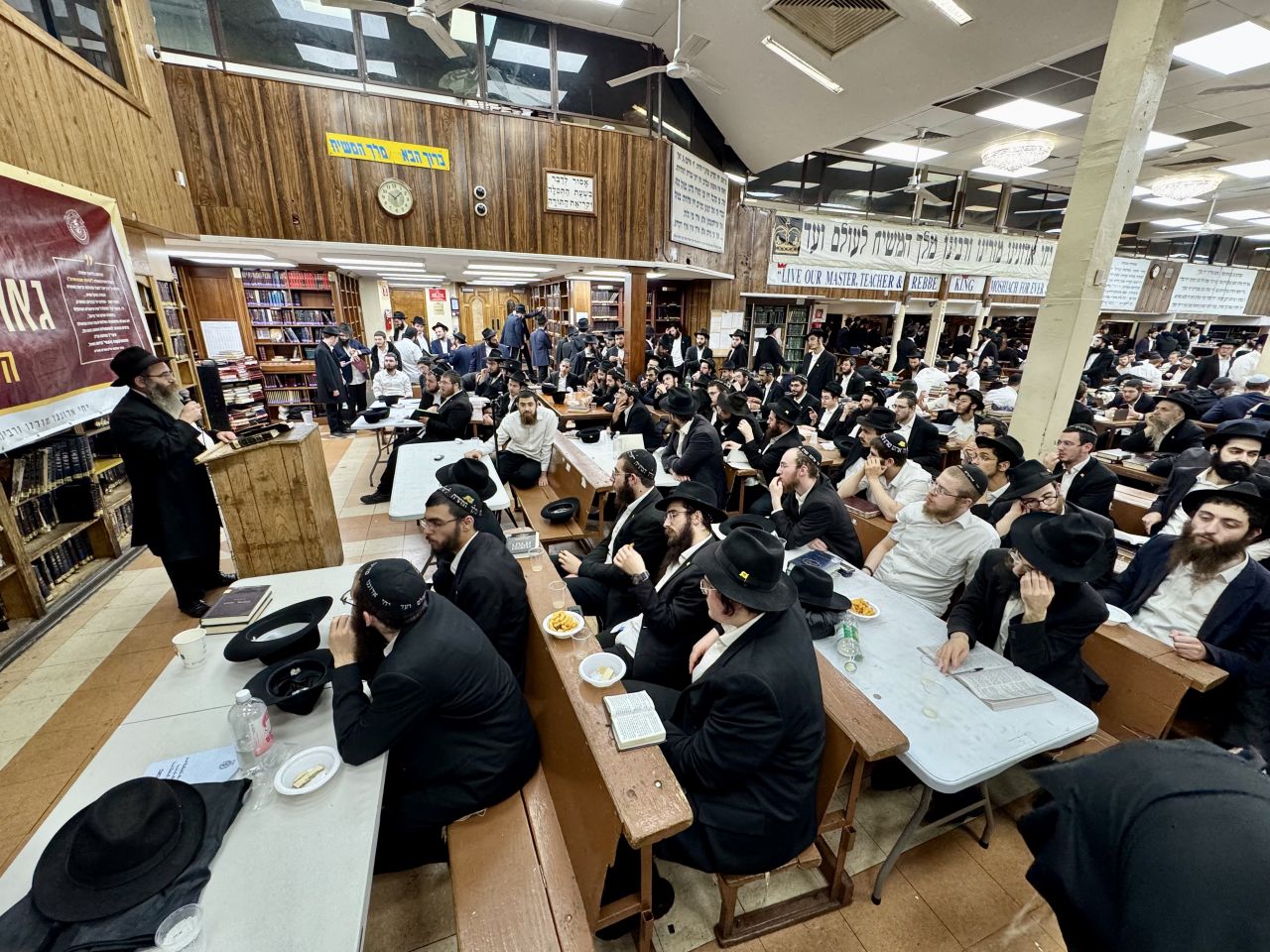 הרב מנחם מענדל פרידמן מסר את השיעור גאולה ומשיח