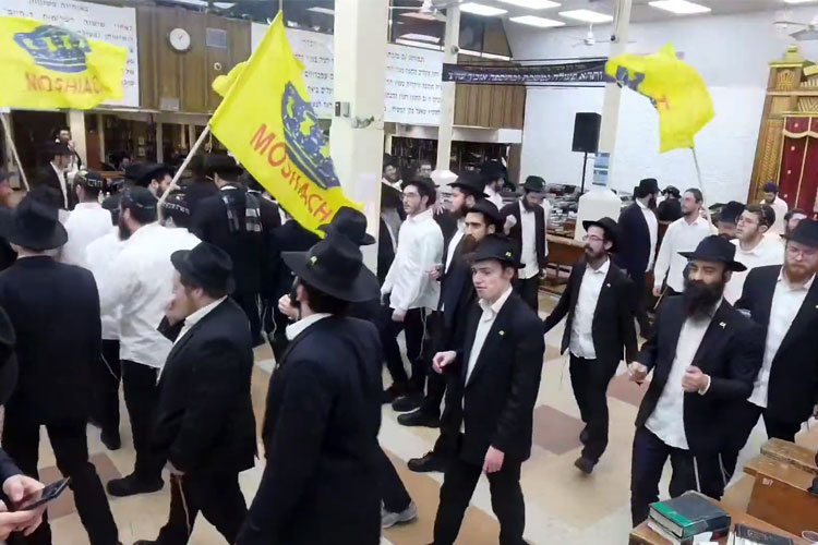 במוצאי פורים המשולש המשיכו הריקודים ב770