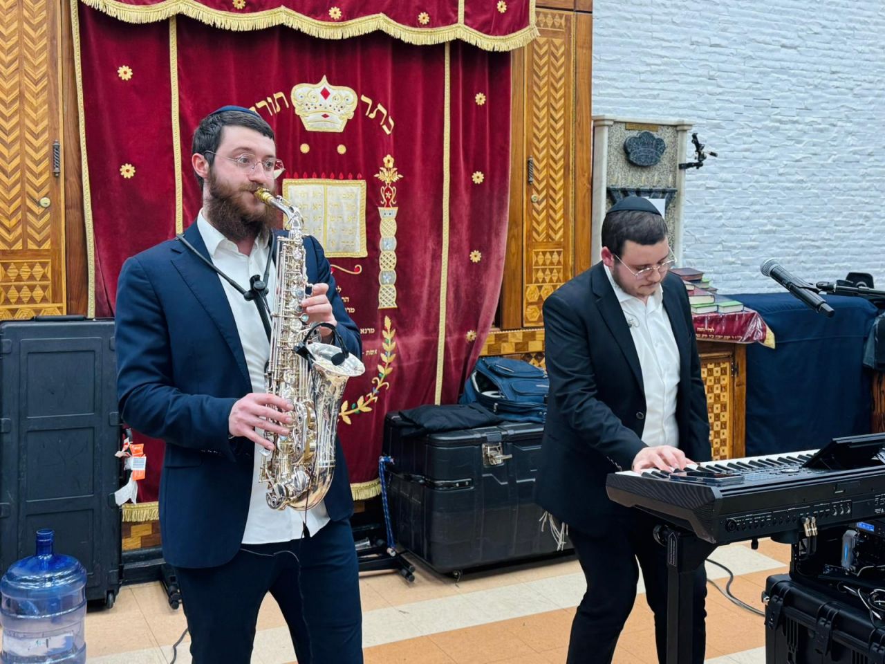 משנכנס אדר: ריקודי מרבין בשמחה ב770