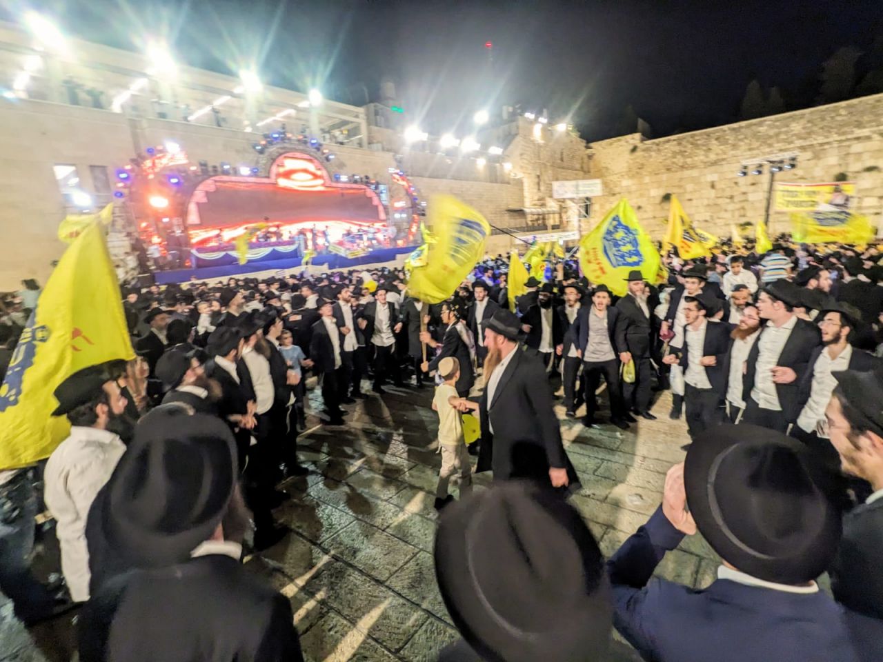 גלריה: אלפים בהכנסת ספר התורה התשיעי של ילדי ישראל