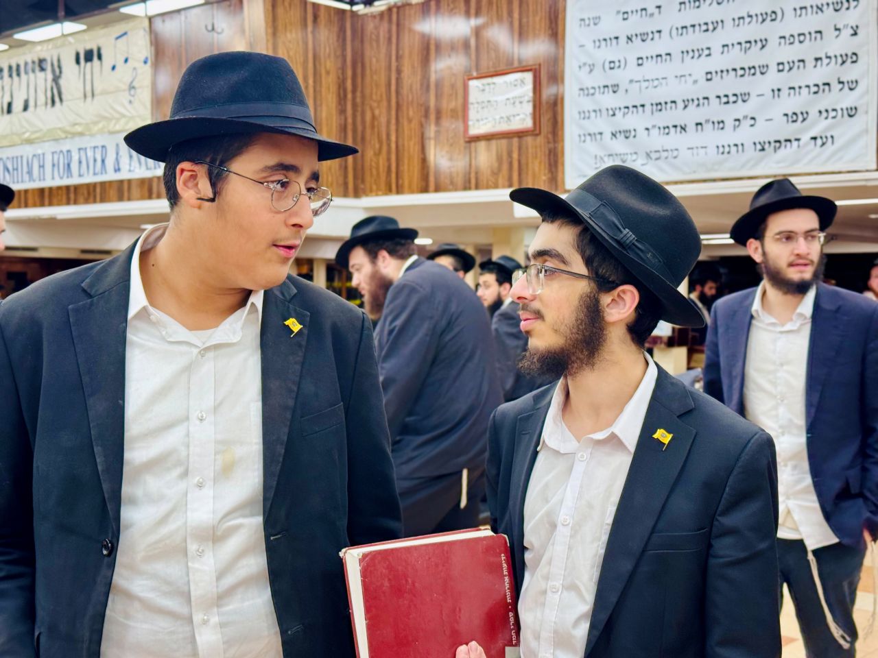 אוירת 'תשרי' בין האורחים הרבים ב770