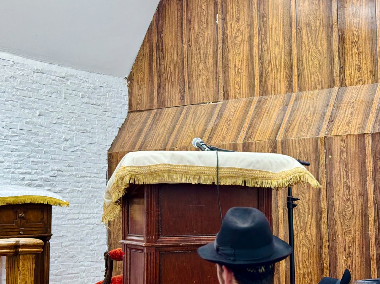 ערב היום הקדוש: ברכה כללית וחלוקת שטרות לצדקה