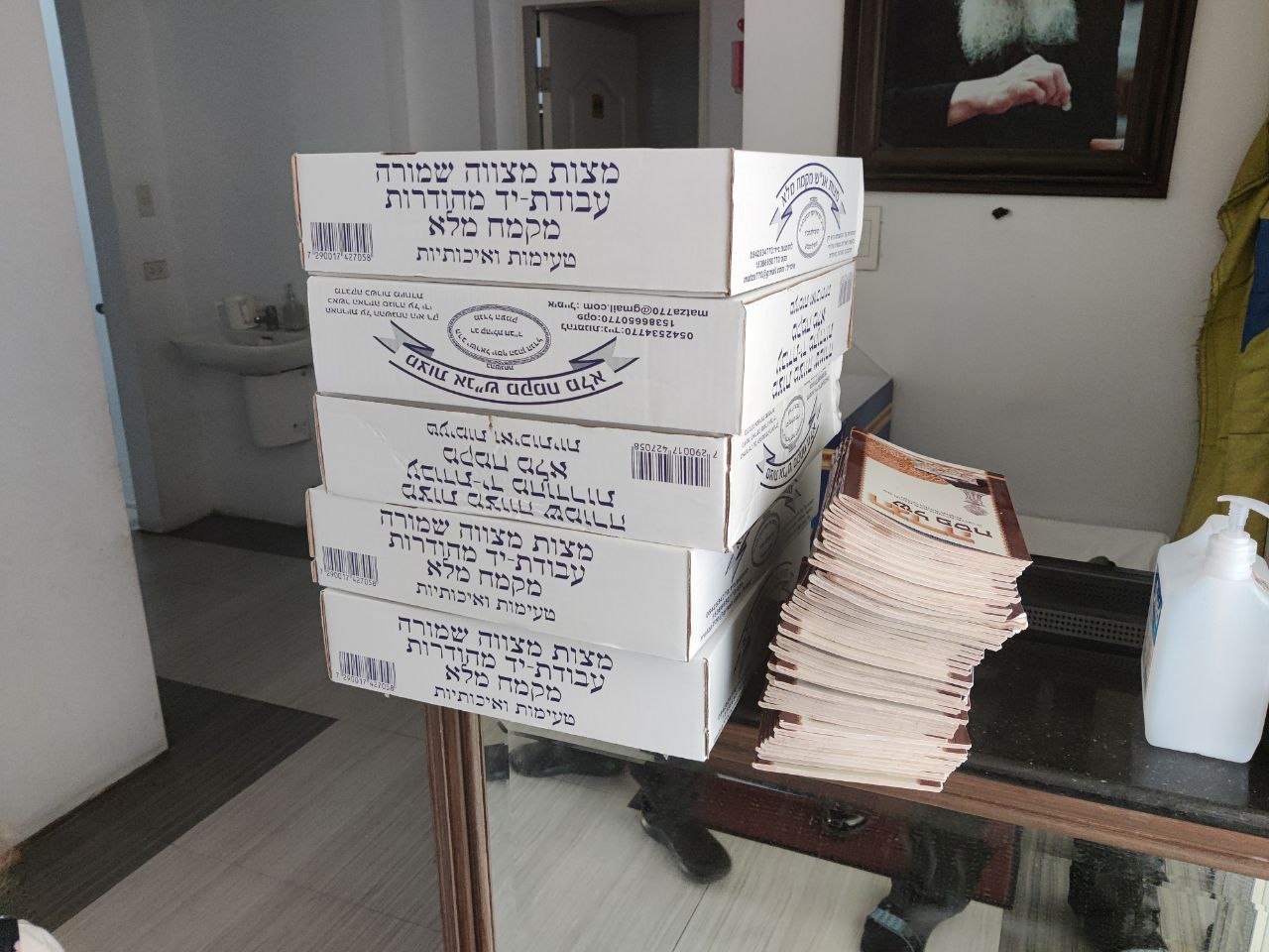 משלוח המצות לצוות הטלויזיה הישראלית