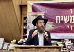 הרב שניאורסאהן מסר את השיעור השבועי בגאולה ומשיח