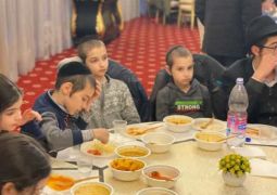קישינב: מאה ילדים עצרו בבית חב"ד בדרכם מאוקראינה
