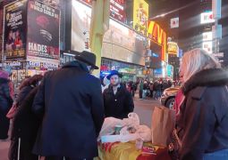 בעיצומו של ליל פורים: פעילות נרחבת בטיימס סקוור