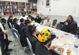 בת ים: משתה ליל הפורים המסורתי הפך לסעודת הודיה על הניסים