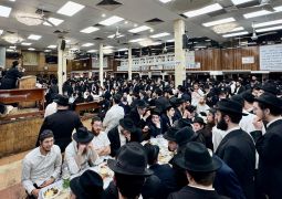 ב770 חגגו בשמחה בהתוועדות י"א ניסן