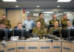 קריסת הצורר מטהרן והעמקת המלחמה במשטר