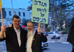 רוקדים ברחובות ומודים על הניסים