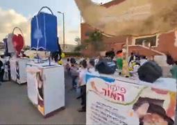 צפו: תהלוכת ילדי אור ליובאוויטש בכפר חב״ד