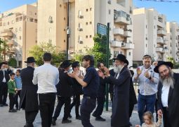 מעמד היסטורי ומרגש בפתח תקווה: נחנך "משעול 770 – מרכז חב"ד העולמי" בשכונת הדר גנים
