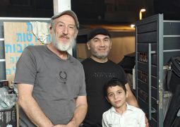 ליל הושענא רבה חסידי בשכונת ג'סי כהן